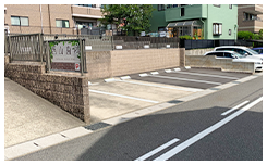 院内だけでなく駐車場も拡張しました。8台完備。